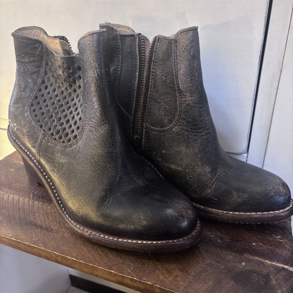 BED STU Countess Women's 7.5 Wedge Chelsea Leather‎ Distressed Ankle Boots EUC